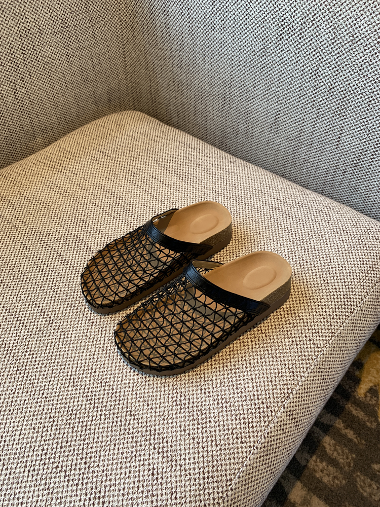 Hollow Thick-Soled Slip-On Sandals for Women - Fishing Net Bag Head, Summer 2025 Outdoor Style Hollow Thick-Soled Slip-On Sandals for Women - Fishing Net Bag Head, Summer 2025 Outdoor Style