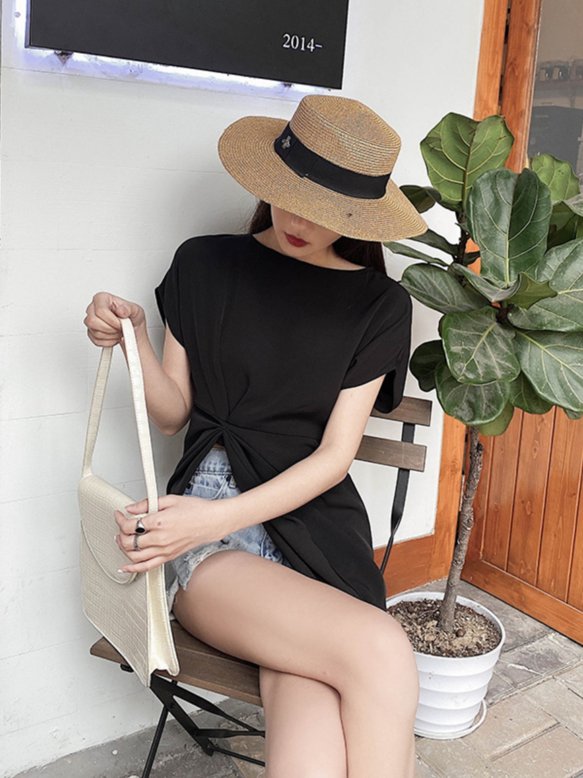 Irregular Pleated Short-Sleeve T-Shirt, Waist-Cinching Wrinkle-Resistant Chiffon Top, Summer 2025 Slimming Style Irregular Pleated Short-Sleeve T-Shirt, Waist-Cinching Wrinkle-Resistant Chiffon Top, Summer 2025 Slimming Style