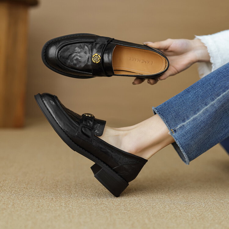 Italian-Style Soft Leather Chelsea Ankle Boots for Women - Chunky Heels, Non-Fatiguing, 90s Inspired, Stylish Comfort Italian-Style Soft Leather Chelsea Ankle Boots for Women - Chunky Heels, Non-Fatiguing, 90s Inspired, Stylish Comfort