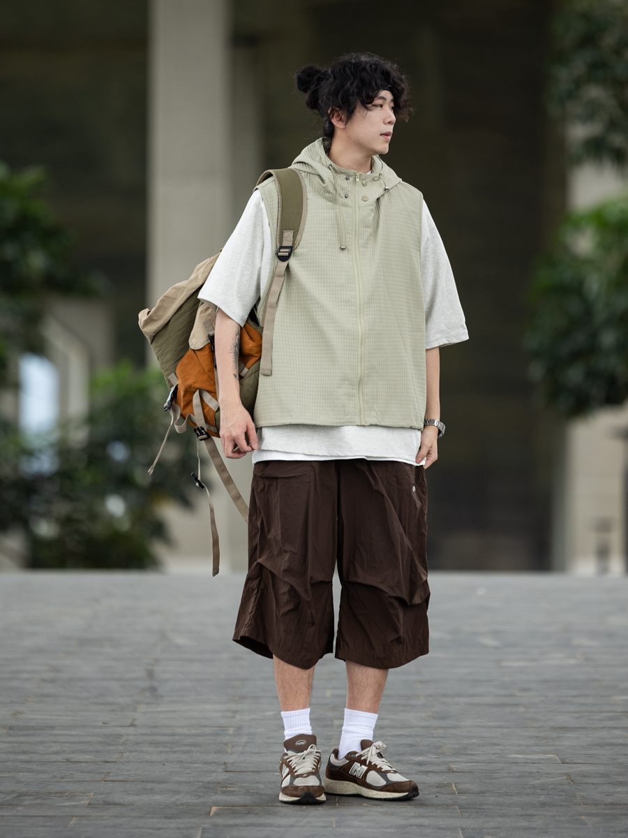 Japanese-Style Loose-Fitting Hooded Vest for Men - Casual Sleeveless Coat, Thin and Versatile for Y2K Fashion Japanese-Style Loose-Fitting Hooded Vest for Men - Casual Sleeveless Coat, Thin and Versatile for Y2K Fashion