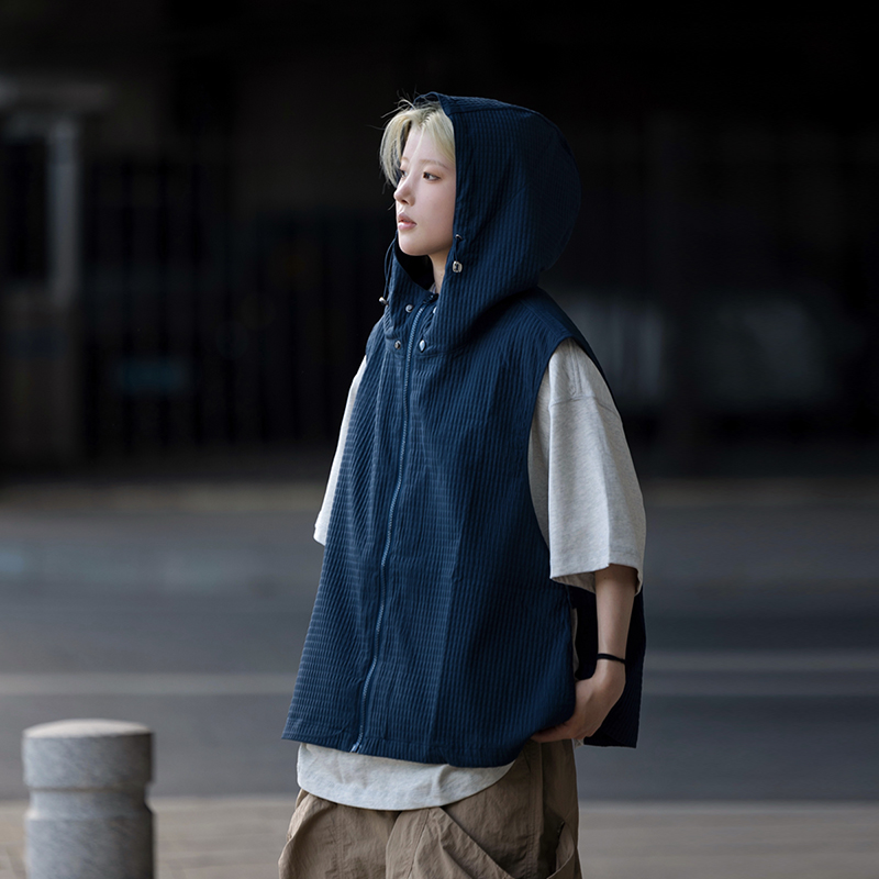 Japanese-Style Loose-Fitting Hooded Vest for Men - Casual Sleeveless Coat, Thin and Versatile for Y2K Fashion Japanese-Style Loose-Fitting Hooded Vest for Men - Casual Sleeveless Coat, Thin and Versatile for Y2K Fashion