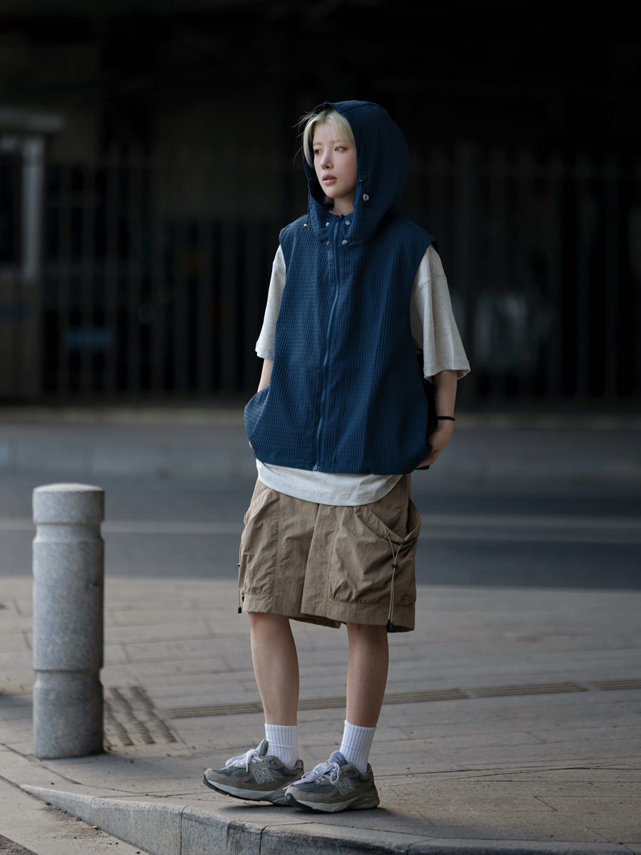 Japanese-Style Loose-Fitting Hooded Vest for Men - Casual Sleeveless Coat, Thin and Versatile for Y2K Fashion Japanese-Style Loose-Fitting Hooded Vest for Men - Casual Sleeveless Coat, Thin and Versatile for Y2K Fashion