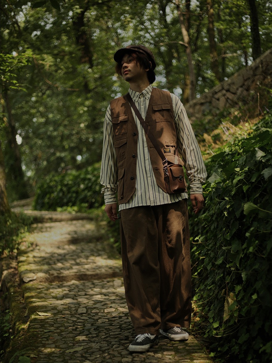 Japanese-Style Multi-Pocket Work Vest for Men - Retro Loose Sleeveless Functional Jacket, Urban Layered Fashion Japanese-Style Multi-Pocket Work Vest for Men - Retro Loose Sleeveless Functional Jacket, Urban Layered Fashion