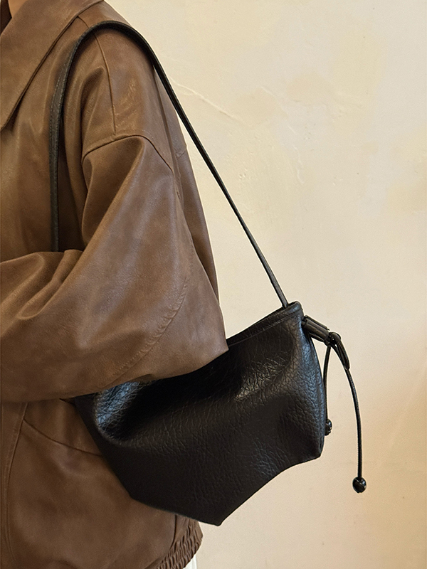 Japanese-Style Retro Soft Leather Horn Bag for Women, Niche Lazy Dumpling Shoulder Crossbody Bag with Large Capacity Japanese-Style Retro Soft Leather Horn Bag for Women, Niche Lazy Dumpling Shoulder Crossbody Bag with Large Capacity