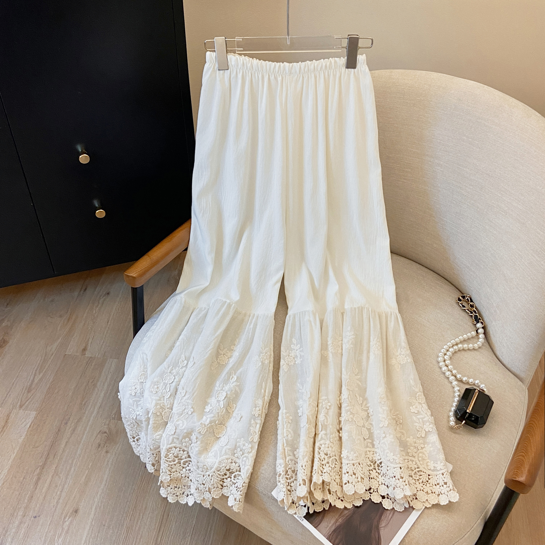 Japanese-Style Wide-Leg Pants for Women, Elegant Artistic Design with Elastic Waist and Layered Water-Soluble Lace Trim, Nine-Point Length