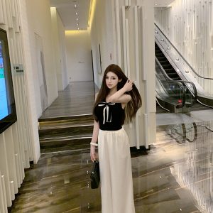 Knitted Neck-Hanging Vest Top with Built-In Chest Pad - Stylish and Comfortable Design for Effortless Layering