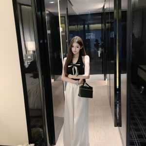 Knitted Neck-Hanging Vest Top with Built-In Chest Pad - Stylish and Comfortable Design for Effortless Layering