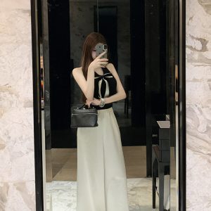 Knitted Neck-Hanging Vest Top with Built-In Chest Pad - Stylish and Comfortable Design for Effortless Layering