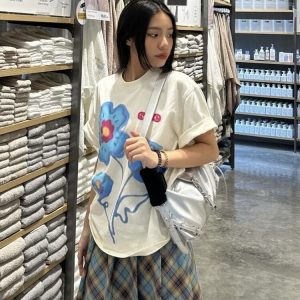 Korean Floral Graffiti Design Loose Fit Heavyweight Cotton Short Sleeve T-Shirt for Women - Casual Versatile Style