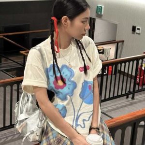 Korean Floral Graffiti Design Loose Fit Heavyweight Cotton Short Sleeve T-Shirt for Women - Casual Versatile Style