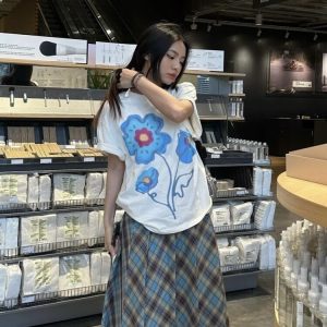 Korean Floral Graffiti Design Loose Fit Heavyweight Cotton Short Sleeve T-Shirt for Women - Casual Versatile Style