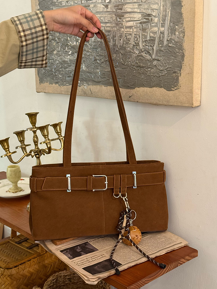 Korean Retro Underarm Baguette Bag for Women - Versatile Commuting Shoulder Bag with High-End Keychain, Stylish Motorcycle Accessory Korean Retro Underarm Baguette Bag for Women - Versatile Commuting Shoulder Bag with High-End Keychain, Stylish Motorcycle Accessory