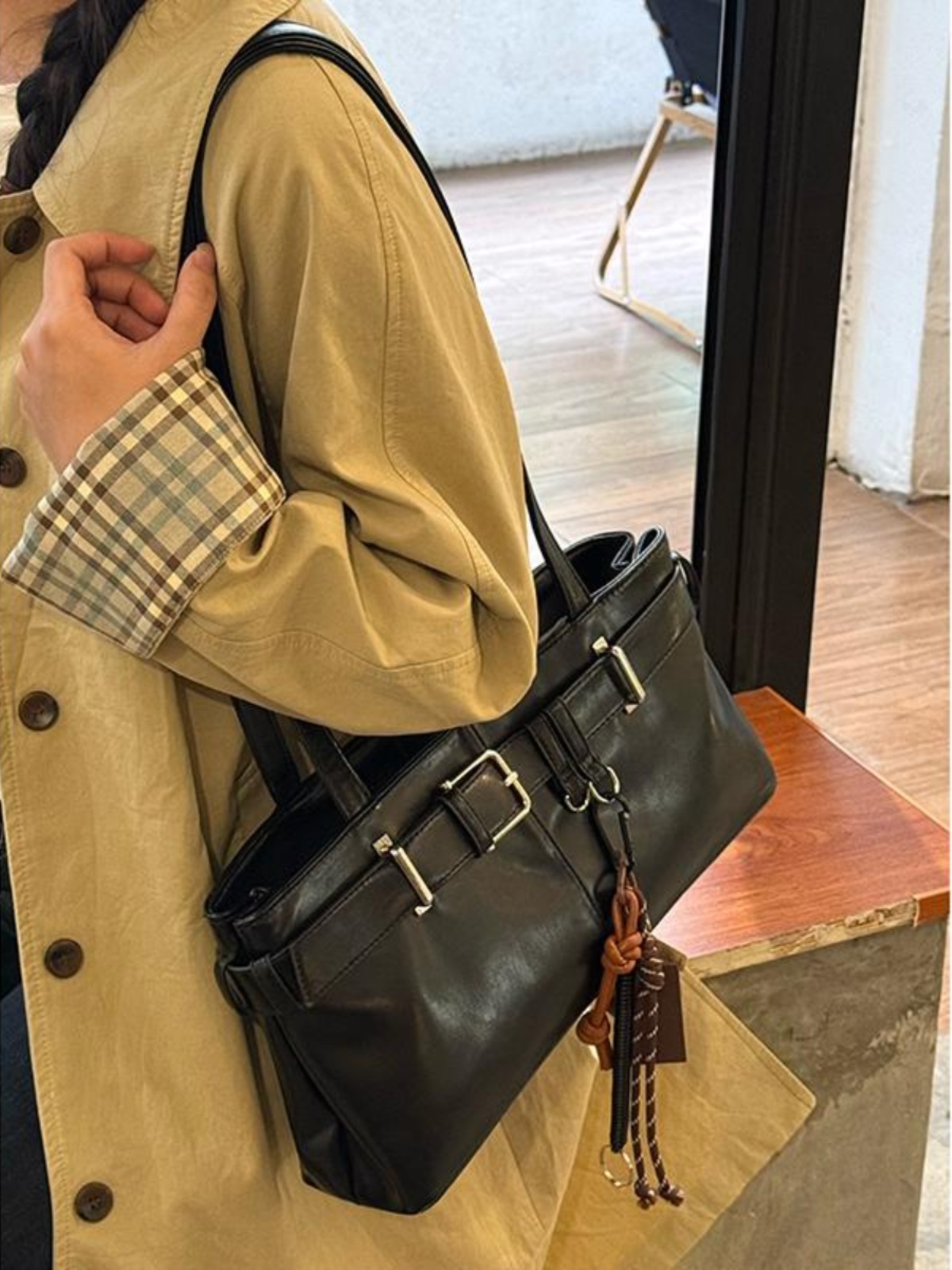 Korean Retro Underarm Baguette Bag for Women - Versatile Commuting Shoulder Bag with High-End Keychain, Stylish Motorcycle Accessory Korean Retro Underarm Baguette Bag for Women - Versatile Commuting Shoulder Bag with High-End Keychain, Stylish Motorcycle Accessory