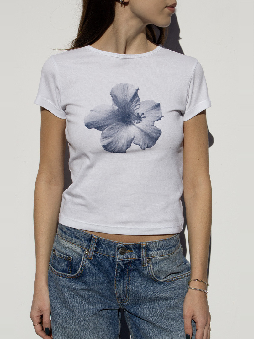 Korean Style Blue Floral Short-Sleeve Fitted Cotton T-Shirt - High-Stretch Sweet Girl Top for Women Korean Style Blue Floral Short-Sleeve Fitted Cotton T-Shirt - High-Stretch Sweet Girl Top for Women