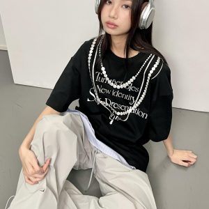 Korean Style Casual Unisex T-Shirt with Slogan Print and Pearl Necklace Design, Loose Fit Pure Cotton for Comfortable Everyday Wear