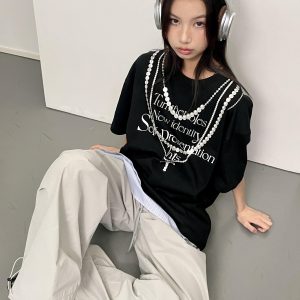 Korean Style Casual Unisex T-Shirt with Slogan Print and Pearl Necklace Design, Loose Fit Pure Cotton for Comfortable Everyday Wear