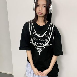 Korean Style Casual Unisex T-Shirt with Slogan Print and Pearl Necklace Design, Loose Fit Pure Cotton for Comfortable Everyday Wear
