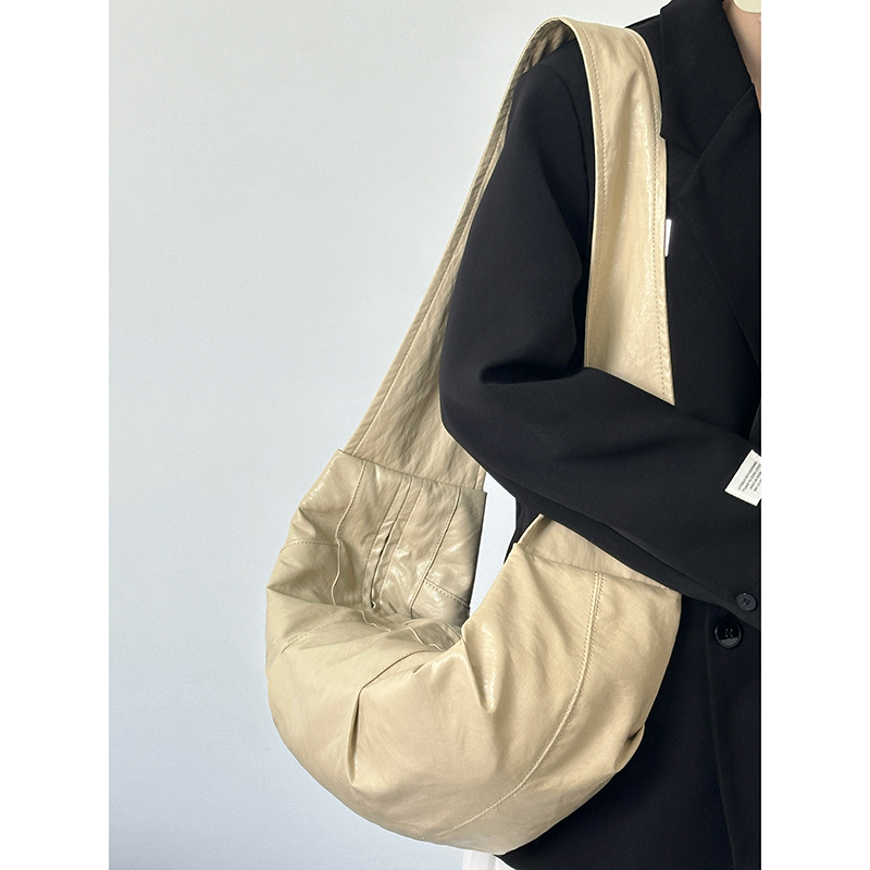Korean Style Casual Wind Horn Bag - Large Capacity Wrinkled Shoulder Crossbody Commuter Versatile Dumpling Bag