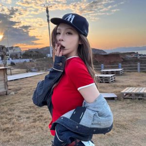 Korean Style Color-Blocking Love Slogan Short Slim-Fit Cotton Top for Girls - High Elasticity Casual Fashion