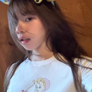 Korean Style Cupid Cartoon Print Off-Shoulder Cropped Slim-Fit Lightweight Cotton Short-Sleeve T-Shirt for Trendy Looks