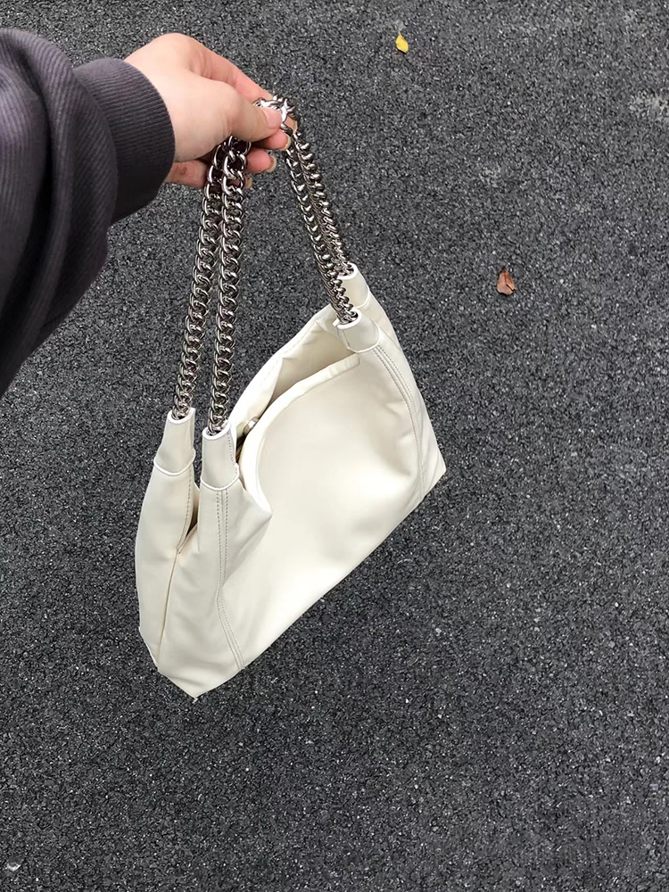 Korean Style Large Capacity Chain Tote Bag for Women - Trendy Underarm Shoulder Bag for Commuting and Daily Use 2023 Korean Style Large Capacity Chain Tote Bag for Women - Trendy Underarm Shoulder Bag for Commuting and Daily Use 2023