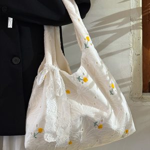 Korean-Style Large-Capacity Daisy Lace Flower Canvas Tote Bag for Women - Chic Commuting Underarm Shoulder Bag