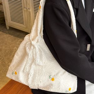 Korean-Style Large-Capacity Daisy Lace Flower Canvas Tote Bag for Women - Chic Commuting Underarm Shoulder Bag