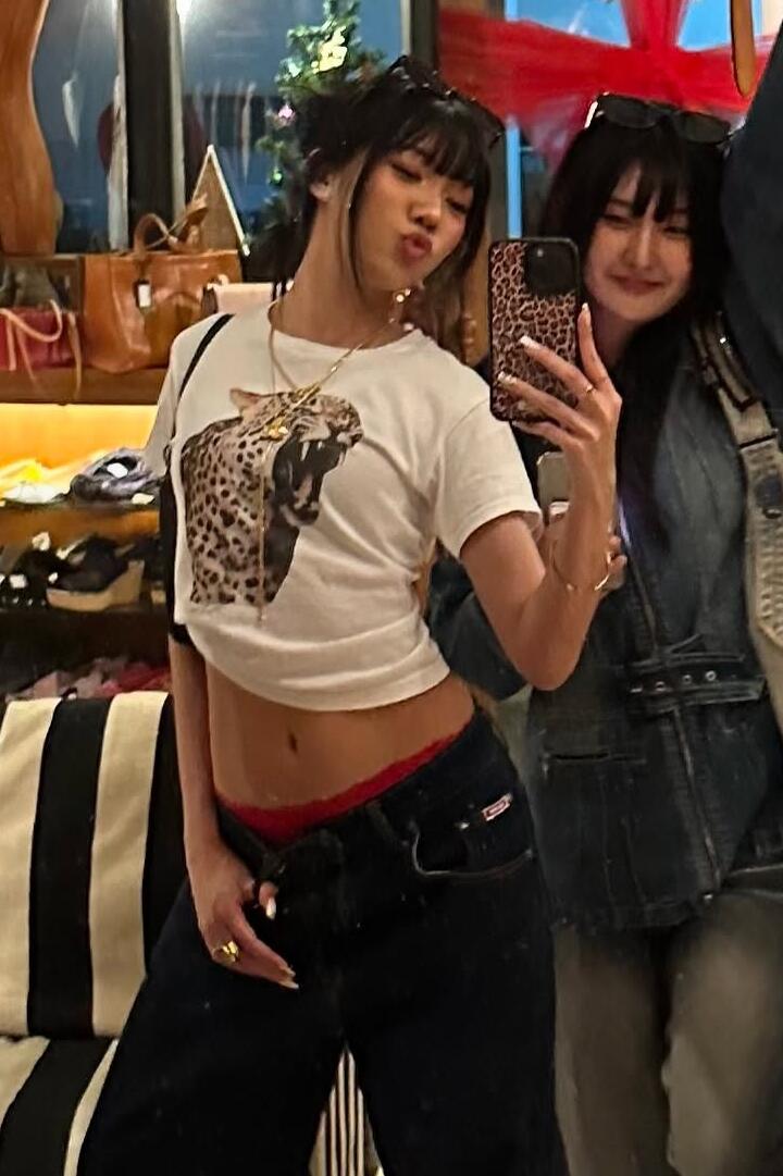 Korean Style Leopard Print Fitted Cotton Short Sleeve T-Shirt for Women - High Elastic Slim Fit, 25SS Trendy Fashion Essential Korean Style Leopard Print Fitted Cotton Short Sleeve T-Shirt for Women - High Elastic Slim Fit, 25SS Trendy Fashion Essential