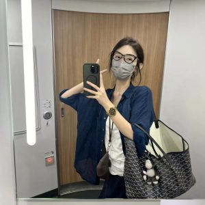 Korean-Style Lightweight Waterproof Shoulder Bag, Large Capacity Underarm Tote for Commuting, Business Trips, and Travel