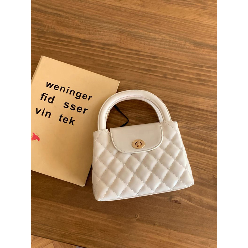 Korean-Style Minimalist Diamond-Patterned Small Crossbody Bag with Chain Handle - Trendy Fashionable Handheld Purse for 2024