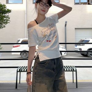 Korean Style Off-Shoulder Short Sleeve Summer Graffiti Print Split Hem Slim Fit Sexy T-Shirt - Trendy Women's Top