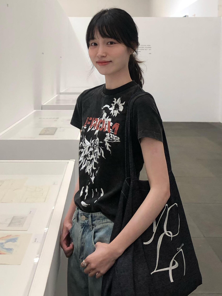 Korean Style Retro Floral Print Black Washed Slim Fit Cotton Short Sleeve T-Shirt for Women Korean Style Retro Floral Print Black Washed Slim Fit Cotton Short Sleeve T-Shirt for Women