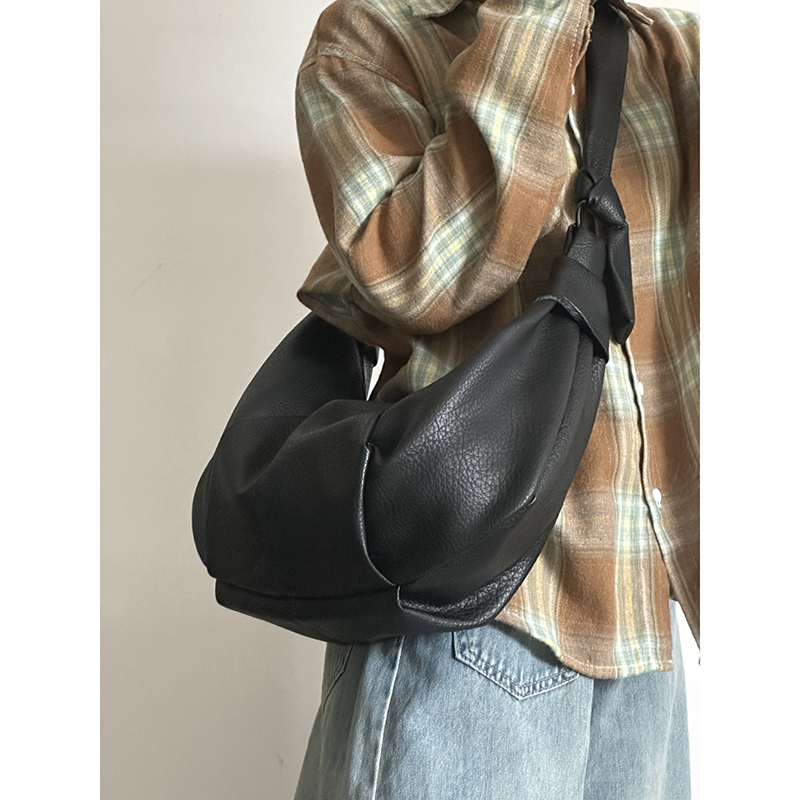 Korean-Style Retro Soft Leather Wrinkled Dumpling Bag, Casual Versatile Crossbody Shoulder Bag, Chic Croissant Horn Design Korean-Style Retro Soft Leather Wrinkled Dumpling Bag, Casual Versatile Crossbody Shoulder Bag, Chic Croissant Horn Design