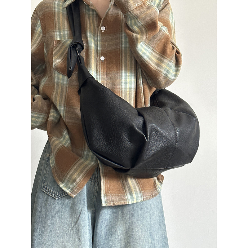 Korean-Style Retro Soft Leather Wrinkled Dumpling Bag, Casual Versatile Crossbody Shoulder Bag, Chic Croissant Horn Design Korean-Style Retro Soft Leather Wrinkled Dumpling Bag, Casual Versatile Crossbody Shoulder Bag, Chic Croissant Horn Design