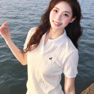 Korean-Style Retro Twisted Knit Short Sleeve Women's Summer Polo Shirt - Slim Fit White Top for Casual Chic Look