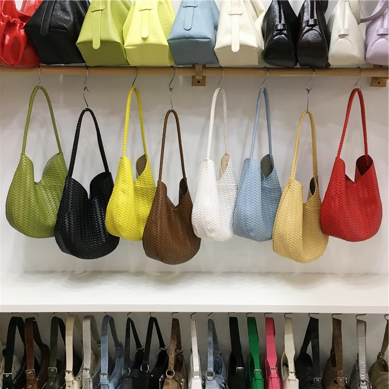 Korean Style Retro Woven Texture Handbag - Soft Leather Fashionable High-Quality Shoulder Tote Bag