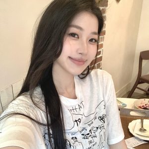 Korean Style Slightly Sheer Graffiti Print Sun Protection Loose Short Sleeve T-Shirt for Women - Casual Versatile Fashion Top