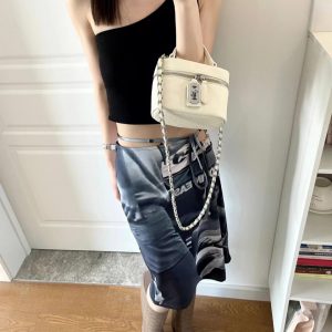 Korean-Style Small Crossbody Bag with Chain Handle, Box Design, Lock Closure, Versatile Shoulder Bag, Chic Square Purse