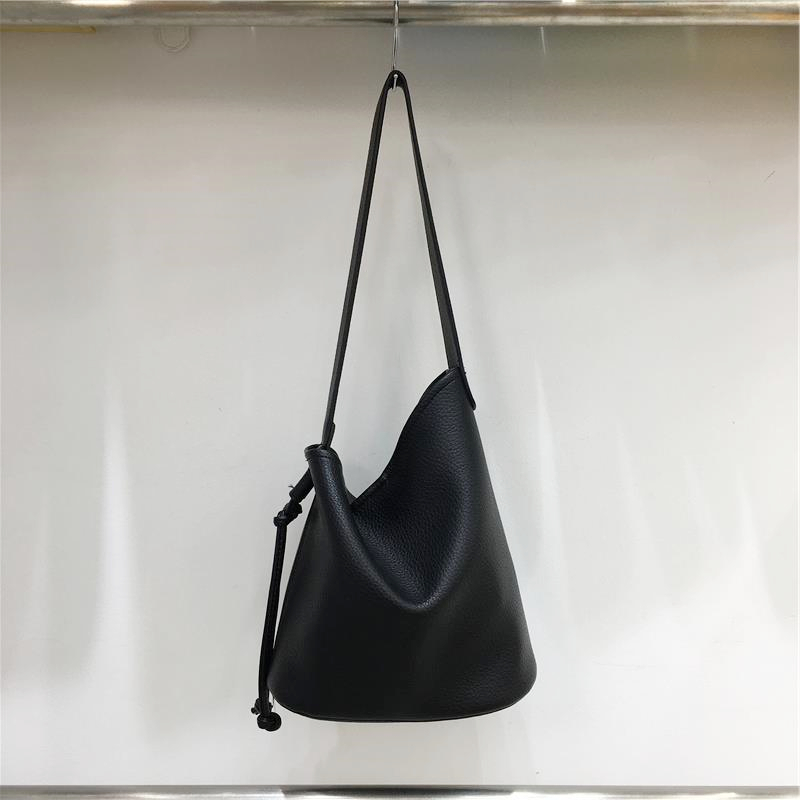 Korean Style Soft Leather Adjustable Underarm Crossbody Bucket Bag - Stylish Pull-Out Design, Trendy Niche Fashion Accessory