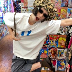 Korean Style Vintage Blue Graphic T-Shirt with Glove Print - Casual, Cotton, Trendy, Retro, Youthful Aesthetic