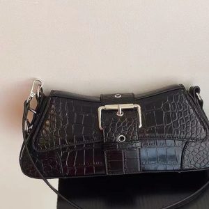 Korean Style Vintage Metal Chain Shoulder Handbag - Sweet Cool Spicy Girl Baguette Bag for Modern Fashion