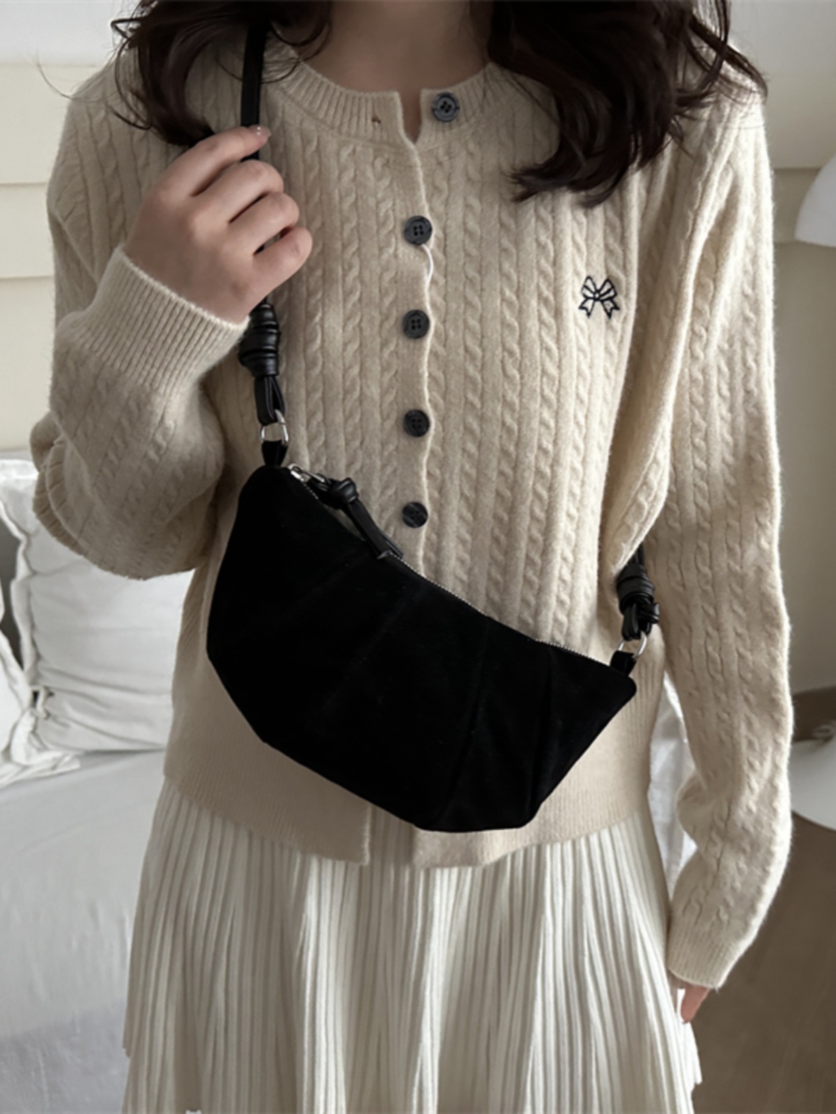 Korean Style Women's Horn-Shaped Suede Dumpling Bag - Trendy 2025 Versatile Shoulder & Crossbody Bag Korean Style Women's Horn-Shaped Suede Dumpling Bag - Trendy 2025 Versatile Shoulder & Crossbody Bag