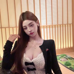 Lace Vest Camisole Top - Slim Fit, Built-In Chest Pad, Pure Desire Style, Perfect for 90s and Y2K Fashion