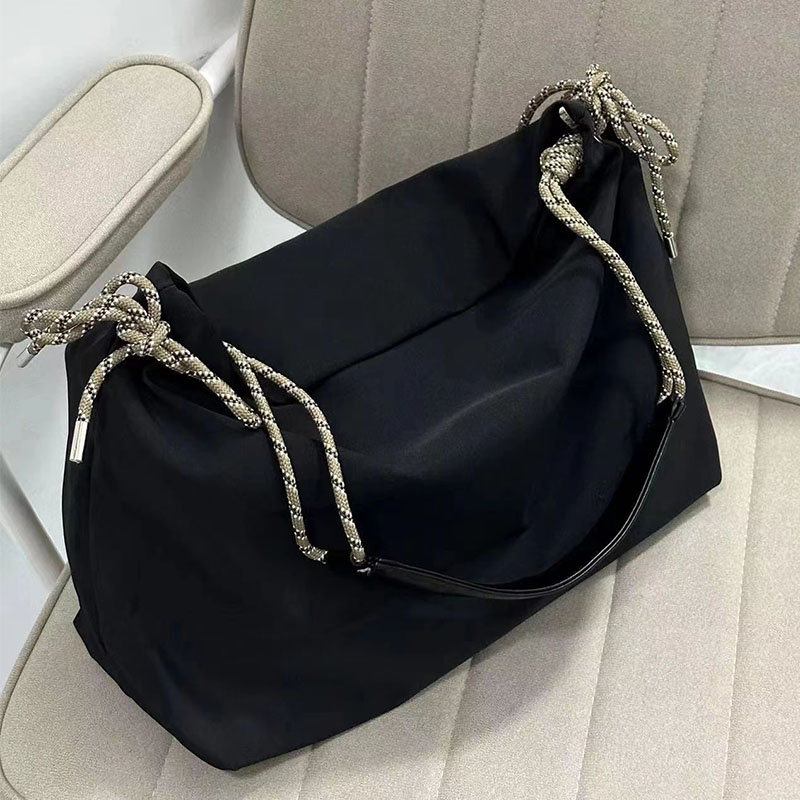 Large Capacity Casual Canvas Tote Bag for Women - 2023 Fashionable Crossbody Bag for Students, Perfect for Autumn and Winter