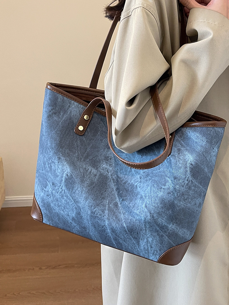 Large-Capacity Casual Tote Bag for Women - Versatile Spring 2025 Commuting & Travel Shoulder Bag Large-Capacity Casual Tote Bag for Women - Versatile Spring 2025 Commuting & Travel Shoulder Bag