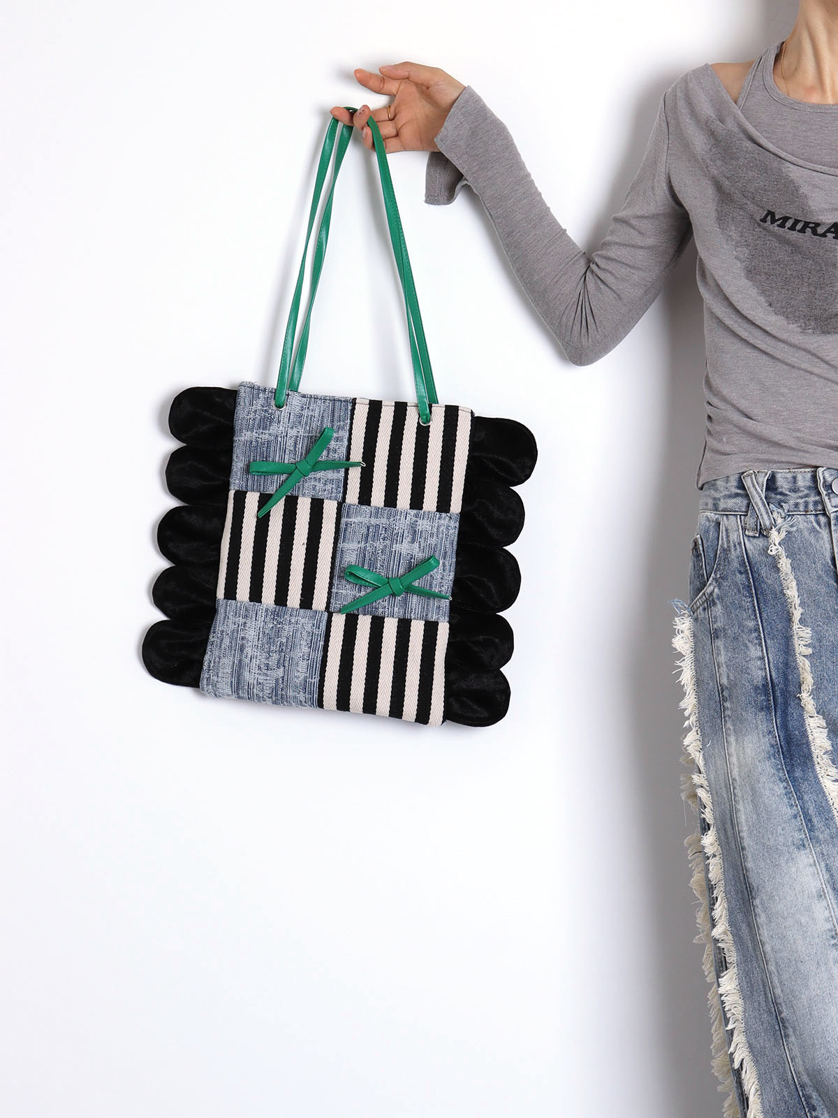 Large Capacity Color-Block Floral Shoulder Bag with Bow - 2024 Autumn/Winter Trendy Tote for Chic Style Large Capacity Color-Block Floral Shoulder Bag with Bow - 2024 Autumn/Winter Trendy Tote for Chic Style