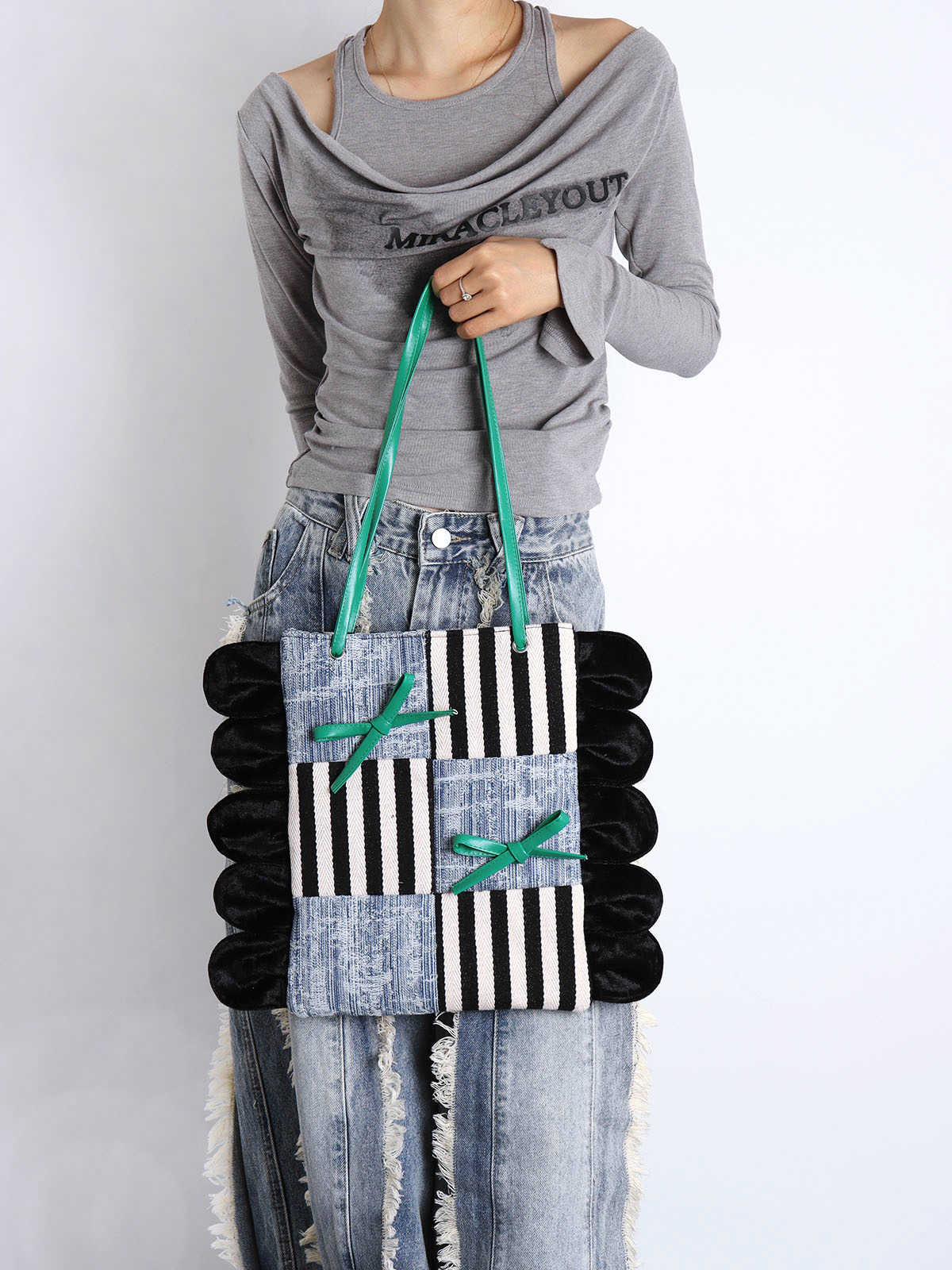 Large Capacity Color-Block Floral Shoulder Bag with Bow - 2024 Autumn/Winter Trendy Tote for Chic Style Large Capacity Color-Block Floral Shoulder Bag with Bow - 2024 Autumn/Winter Trendy Tote for Chic Style