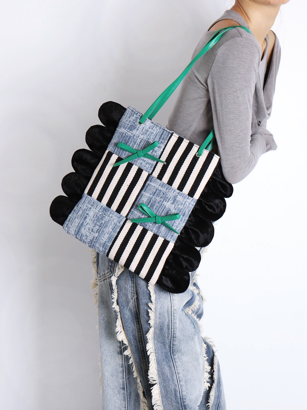 Large Capacity Color-Block Floral Shoulder Bag with Bow - 2024 Autumn/Winter Trendy Tote for Chic Style Large Capacity Color-Block Floral Shoulder Bag with Bow - 2024 Autumn/Winter Trendy Tote for Chic Style