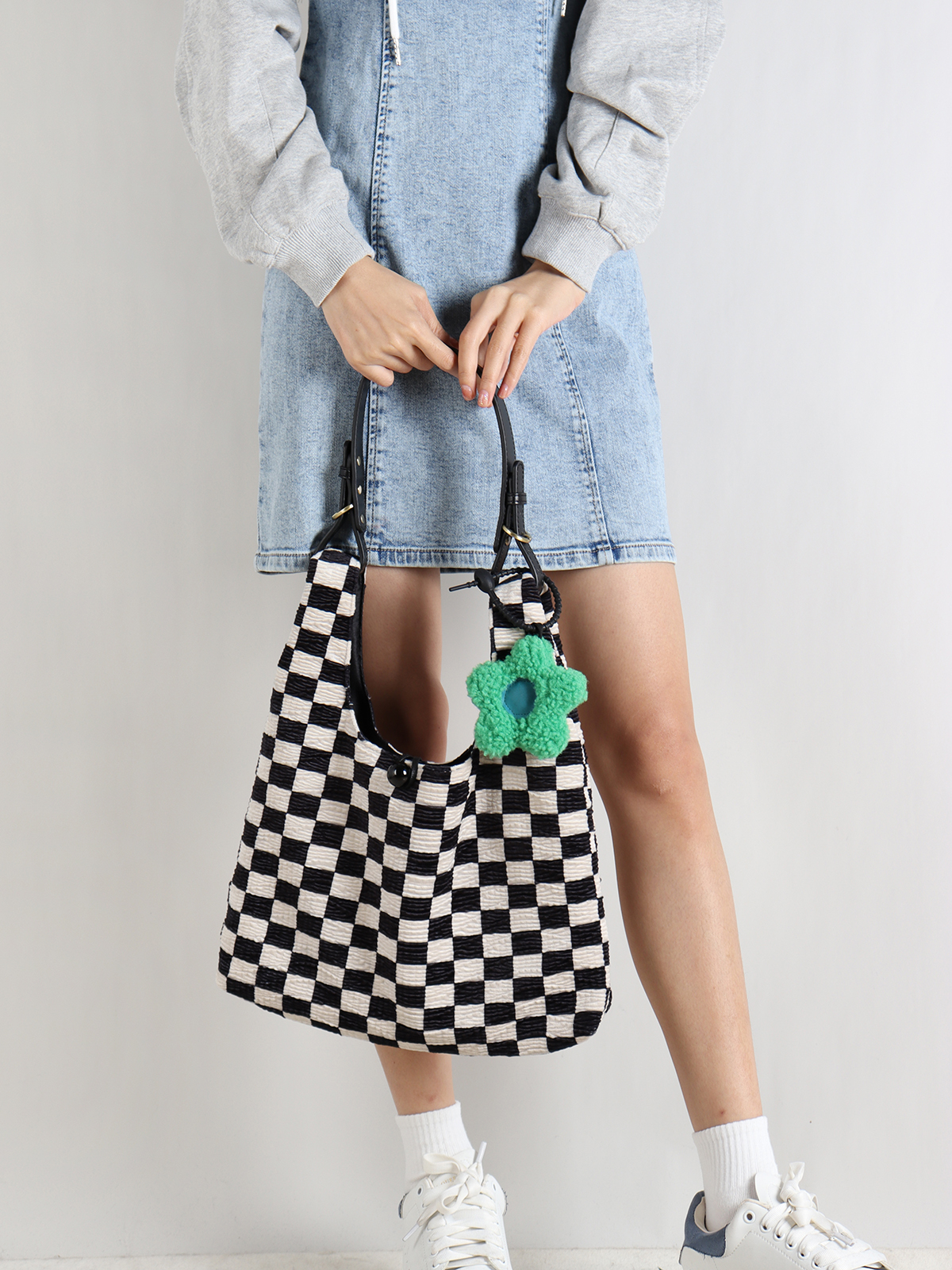 Large Capacity Flower Checkerboard Tote Bag for Women - Versatile Shoulder Bag for Class, Commuting, and Spring Outings Large Capacity Flower Checkerboard Tote Bag for Women - Versatile Shoulder Bag for Class, Commuting, and Spring Outings