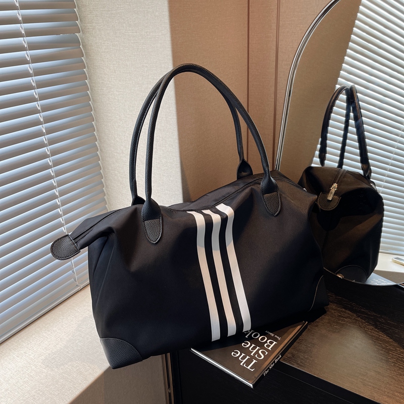 Large-Capacity Lightweight Travel Bag - Versatile Commuter Luggage, Gym, Maternity, and Weekend Trip Shoulder Bag